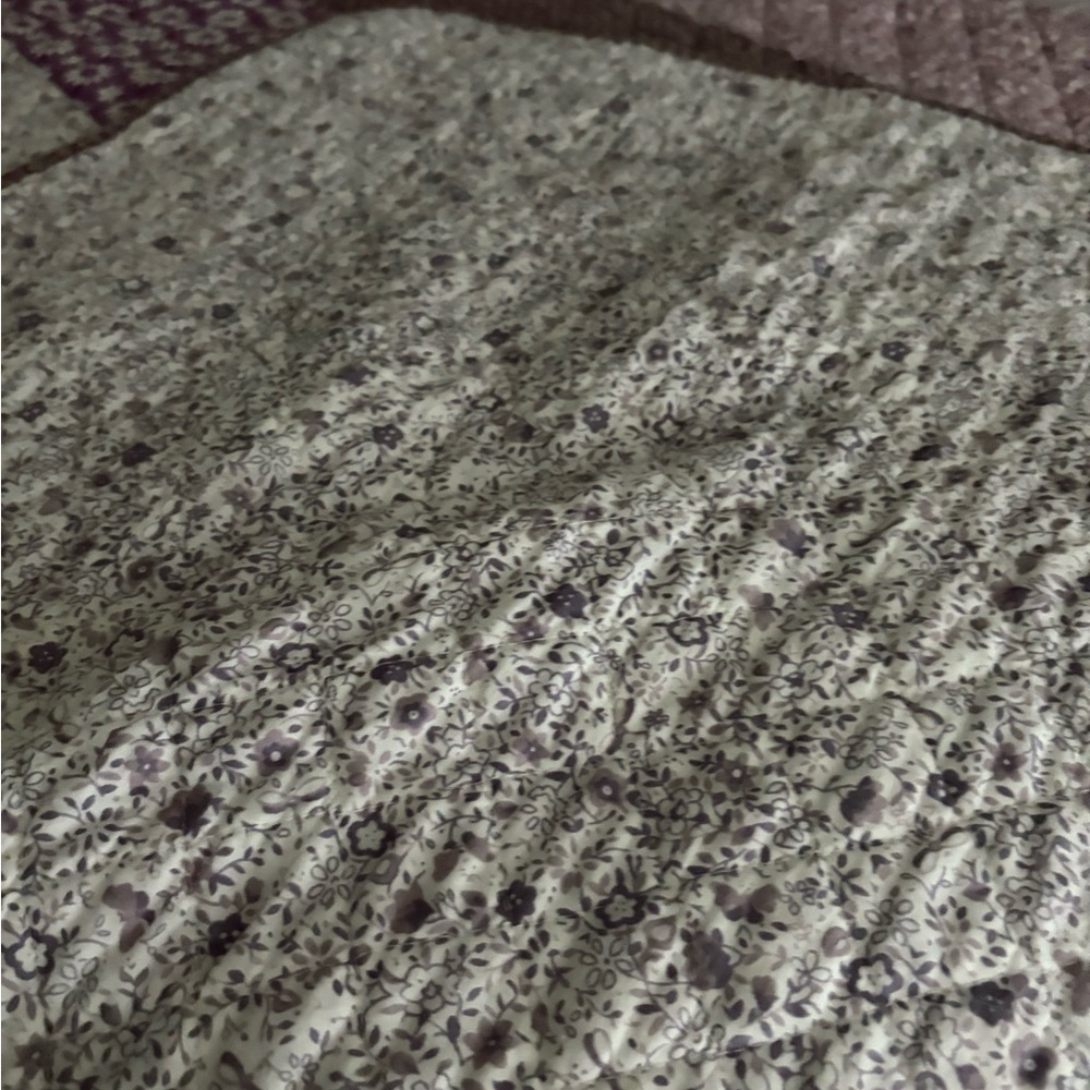 Lavender and Gray Floral Quilt - Picture 3 of 5
